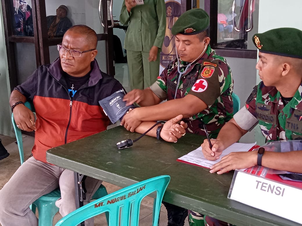 Batalyon Kesehatan 1 Ykh 1 Kostrad Gelar Pengobatan Gratis Untuk Warga